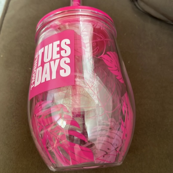 New T Mobile Tuesdays Tropical tumbler cup with lid and straw - Picture 11 of 14